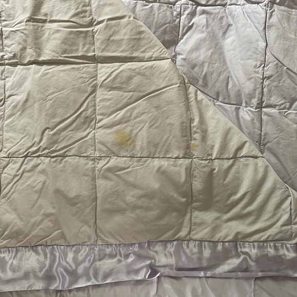 Pale purple quilted down comforter blanket - Picture 6 of 6